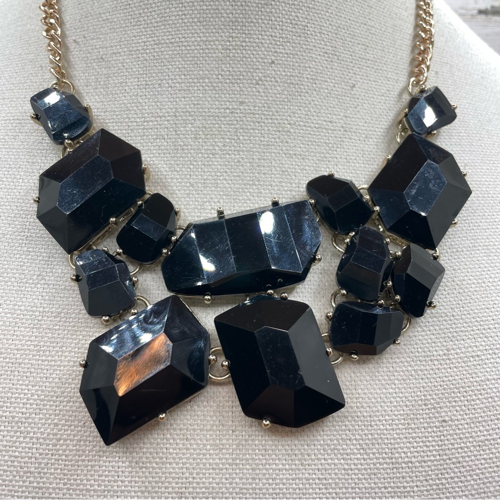 Beautiful Unsigned Gold Tone Black Acrylic Multifaceted Abstract Necklace